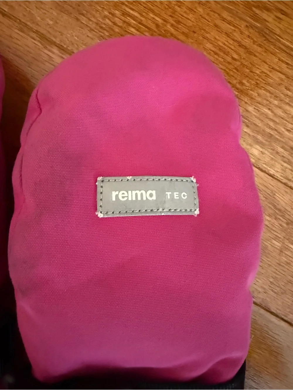 Reima Bright Pink Kids Mittens with Secure Wrist Strap Sz 4 good condition